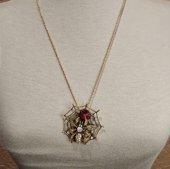 NWT  SPIDER  n WEB  STATEMENT NECKLACE - Picture 3 of 5